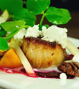 photo of chives dine around
