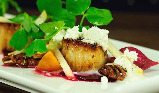 photo of chives dine around
