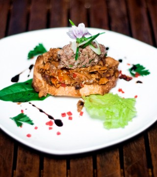 Photo of: Tartar & Chanterelle Mateus Bistro